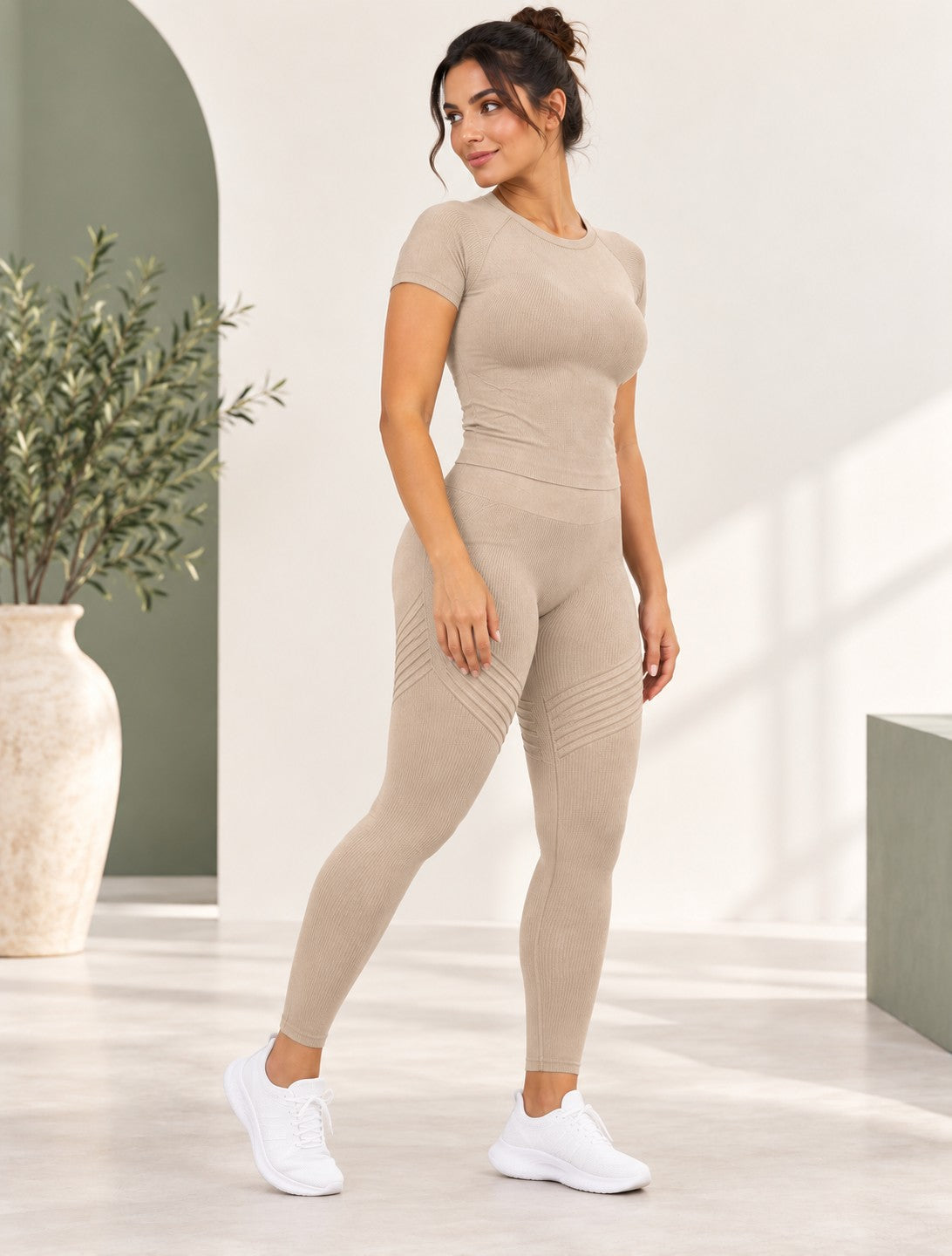 Set Vivazee beige: leggings scolpenti 3D e t-shirt senza cuciture